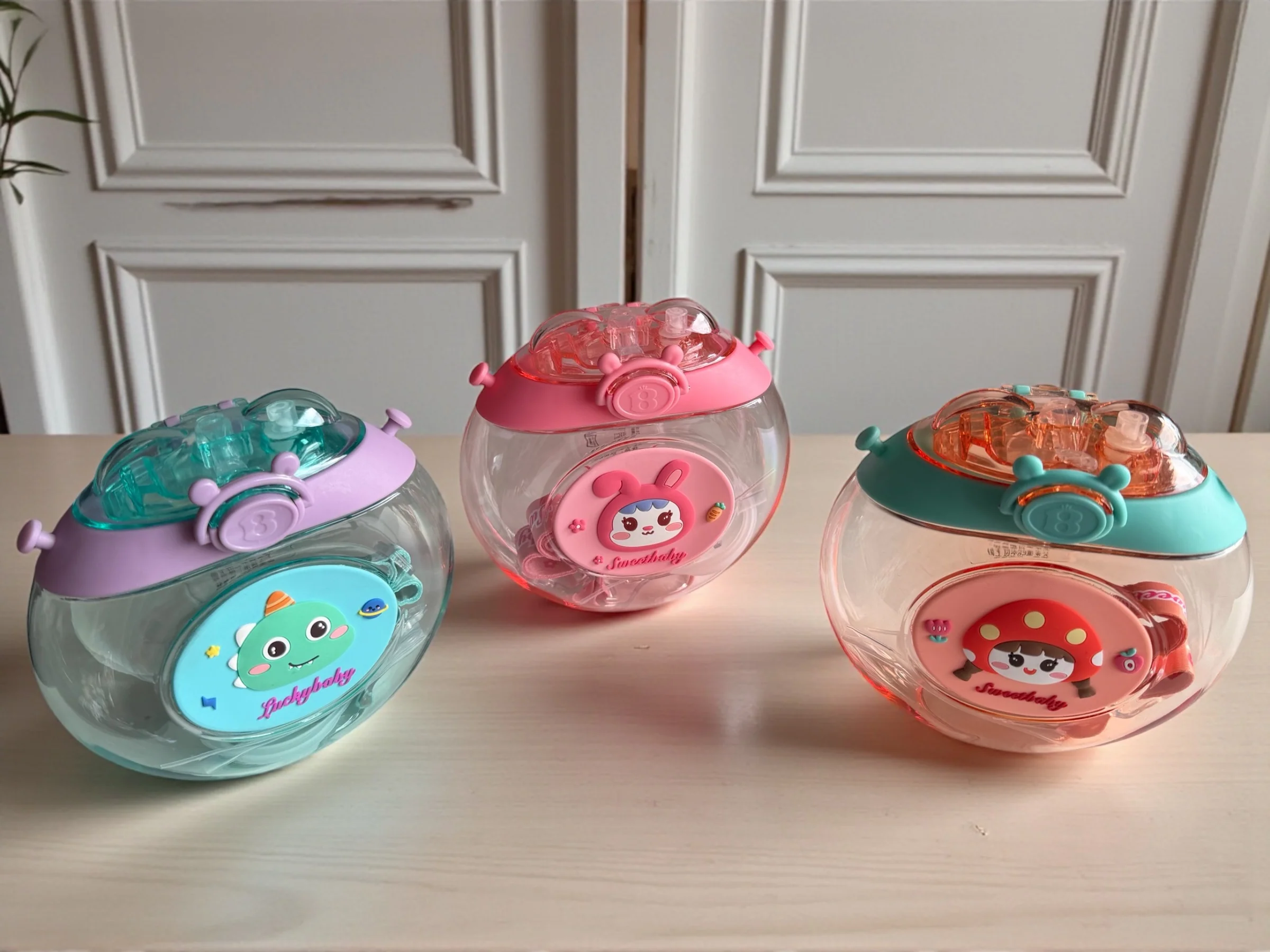 Botella de Agua Kawaii con bombilla y rociador splash - Image 8