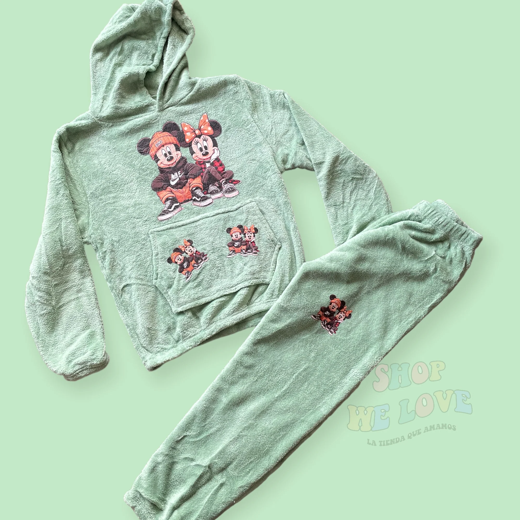 Pijama peludito Minnie y Mickey Mouse