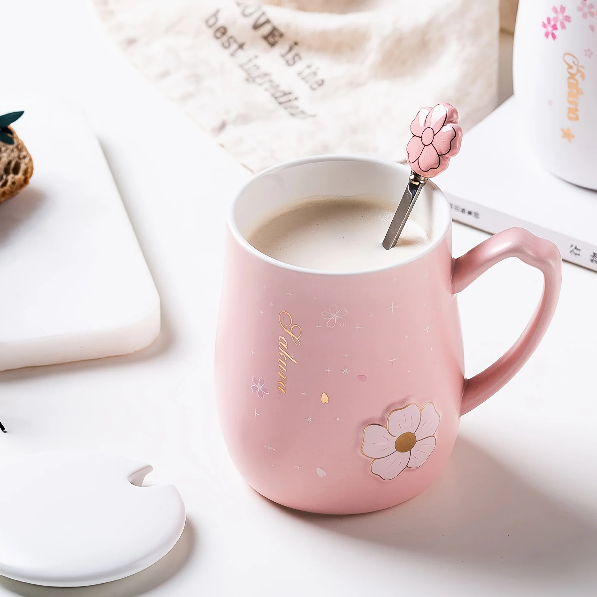 Taza flor Sakura Blossom – Rosa Pastel con Cuchara y Tapa - Image 3