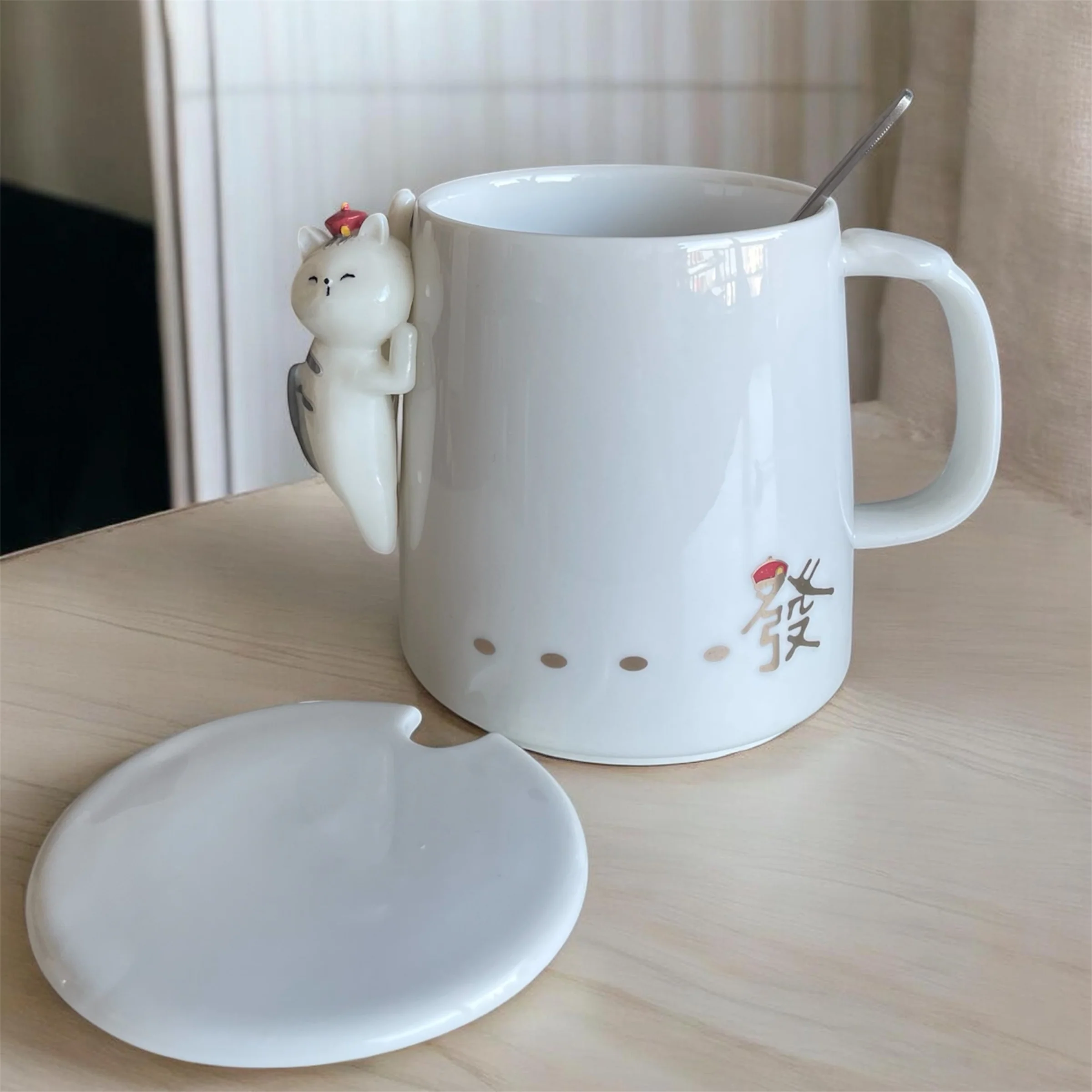 Taza Gato japonés de la fortuna Colgante con Tapa y Cucharita – Color Pop Collection - Image 3