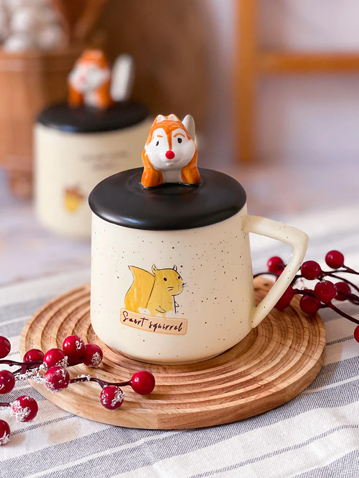 Taza Ardillita 3D con Tapa y Cucharita – Edición Forest Cozy - Image 3