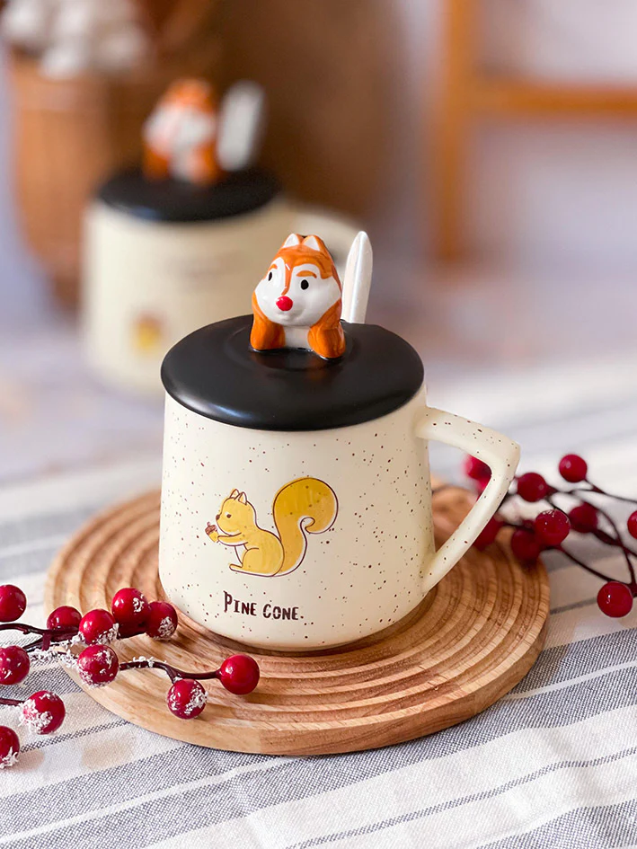Taza Ardillita 3D con Tapa y Cucharita – Edición Forest Cozy - Image 4