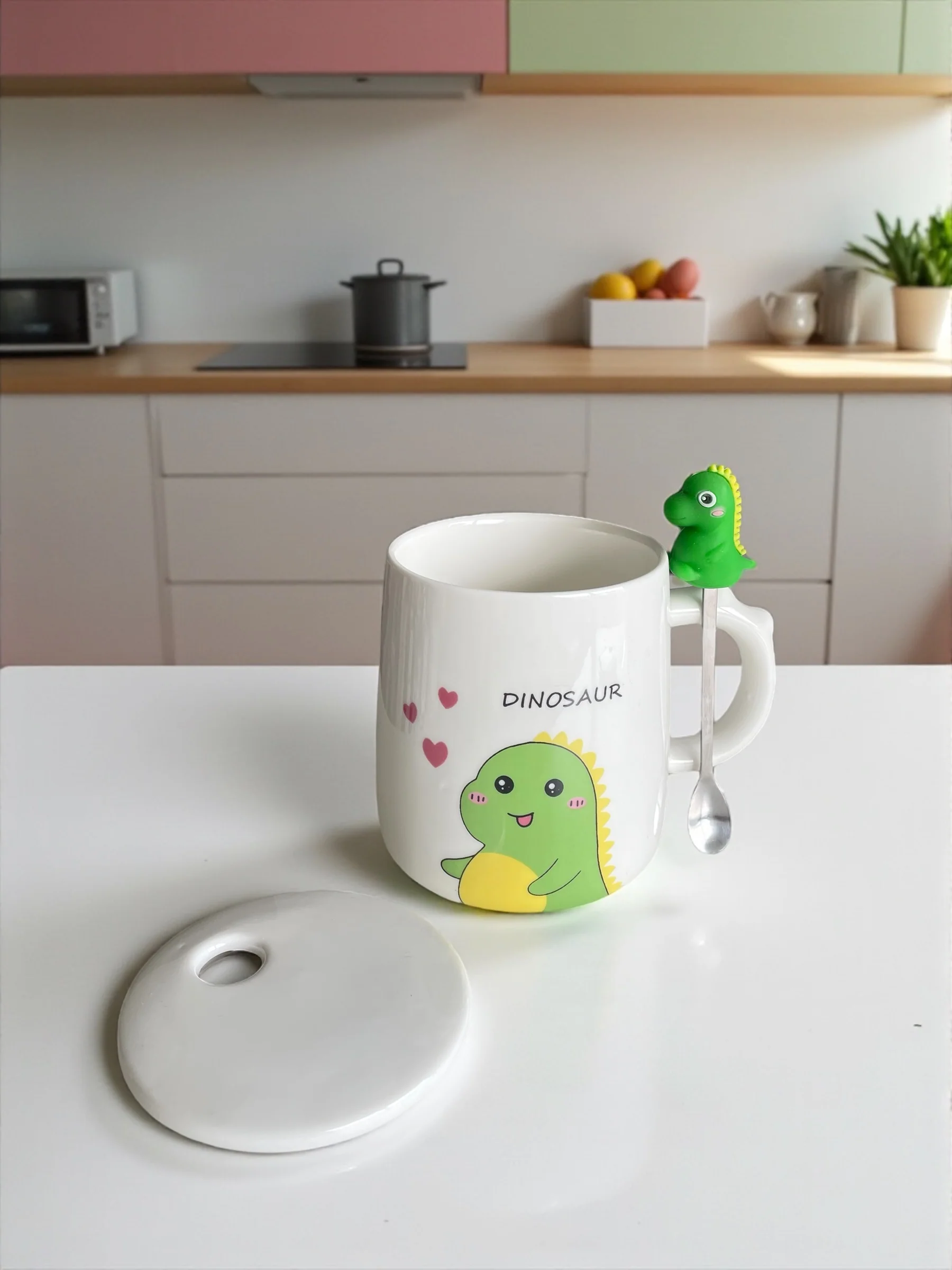 Taza Dinosaurio Feliz con Cucharita y Tapa – Colección Roar Friends 🦖 - Image 2